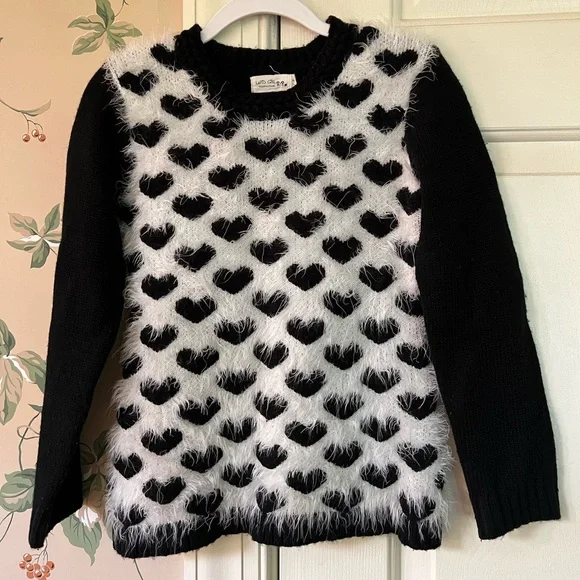 🖤 Black & White Heart Sweater 🤍 - Picture 3 of 7